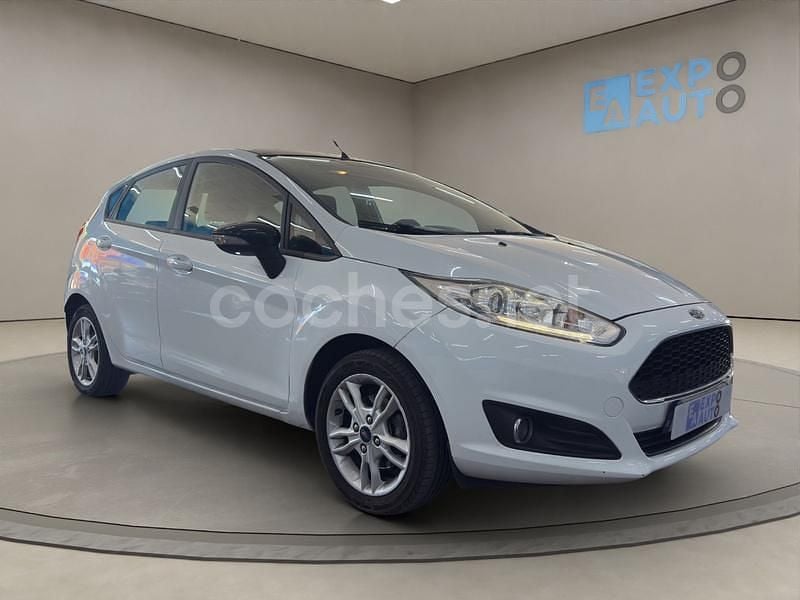 Blanco Usado 2017 Ford Fiesta Titanium Utilitario | 11.000 € (Precio justo) - Imagen 1/4