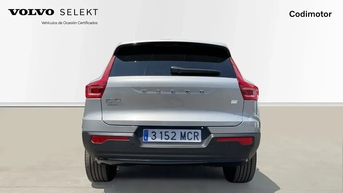 Usado Volvo XC40 Plus 185 kW (252 CV) 2022 Plateado SUV