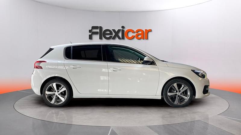 Usado Peugeot 308 Allure 131 CV (96 kW) 2020 Blanco Berlina
