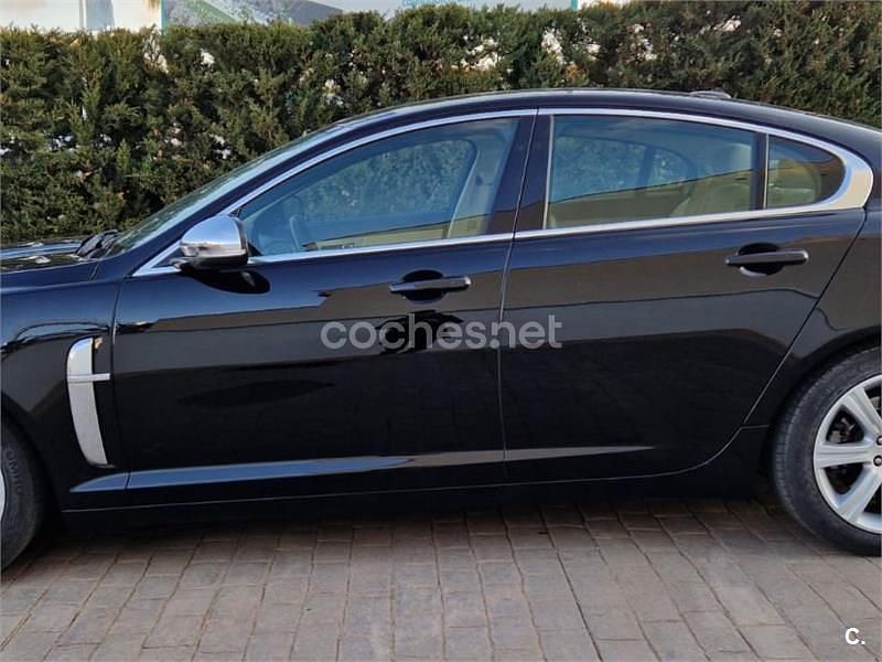 Negro Usado 2010 Jaguar XF Luxury Berlina | 7100 € (Precio justo) - Imagen 1/4
