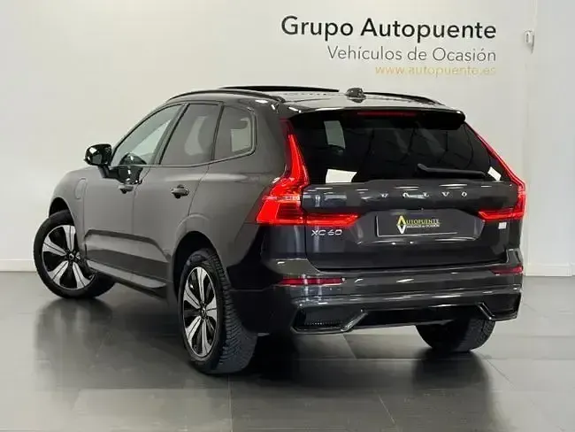 Usado Volvo XC60 Plus 350 CV (257 kW) 2024 Gris SUV