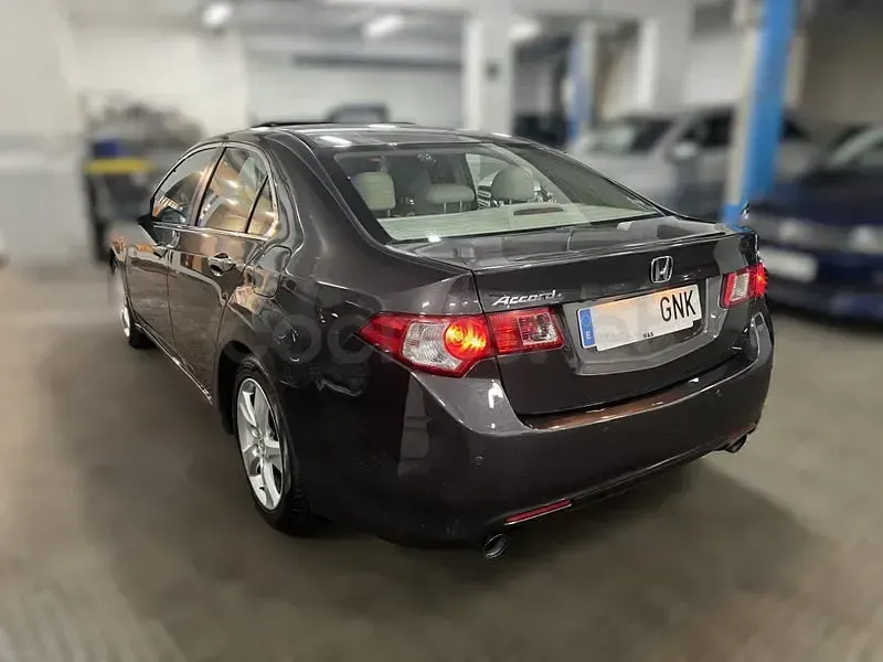 Usado Honda Accord Executive 201 CV (147 kW) 2009 Gris / plata Familiar