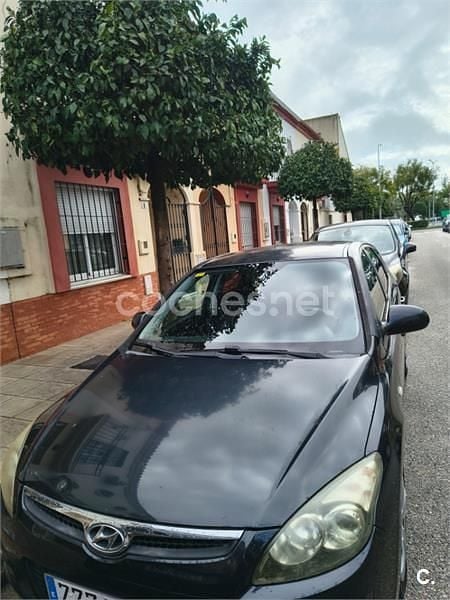 Negro Usado 2010 Hyundai i30 Classic Berlina | 5400 € (Precio justo) - Imagen 1/4