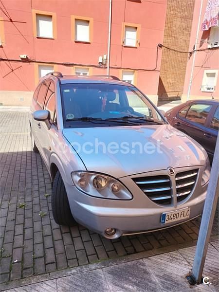 Usado Ssangyong (KGM) Rodius 165 CV (121 kW) 2007 Gris / plata Monovolumen