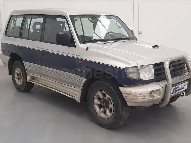 Usado Mitsubishi Montero Select 125 CV (91 kW) 2000 Gris / plata SUV