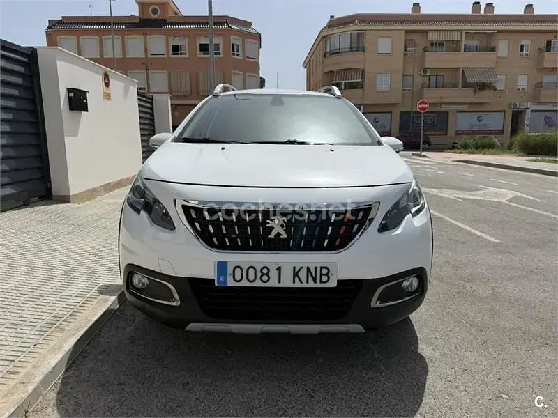 Usado Peugeot 2008 Allure 130 CV (95 kW) 2018 Blanco SUV