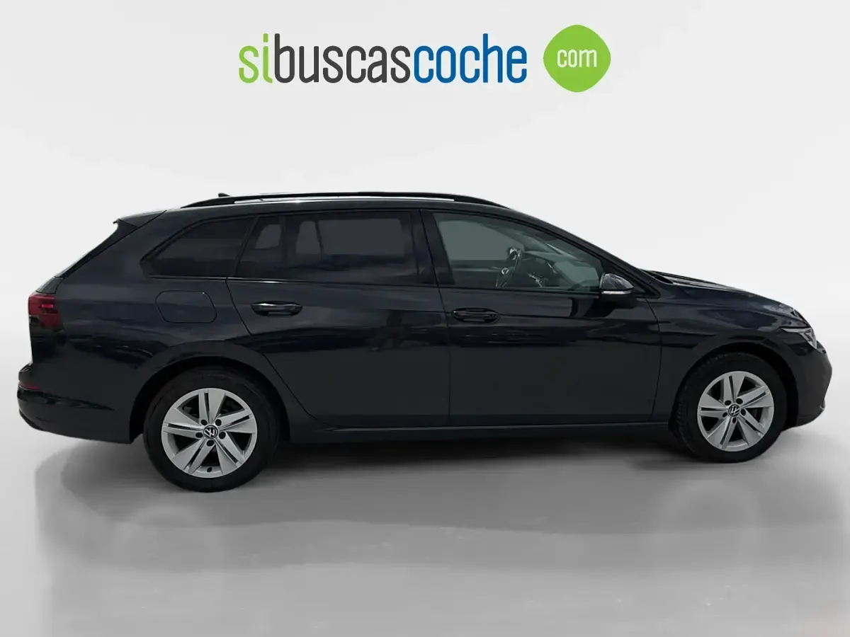 Usado VW Golf VIII Life 115 CV (84 kW) 2022 Gris/plata Familiar