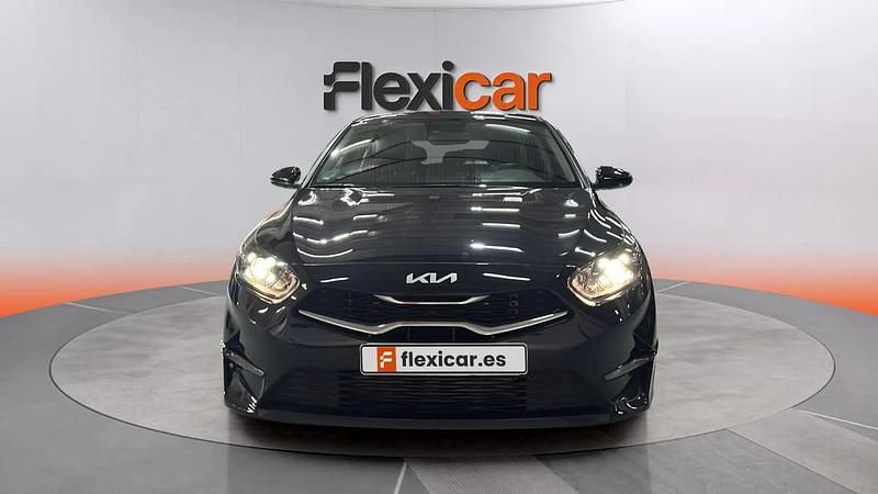 Usado Kia Ceed 136 CV (100 kW) 2023 Negro Utilitario