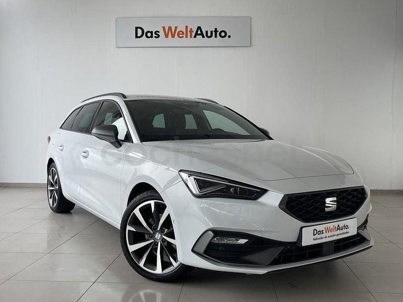 Usado Seat Leon FR 150 CV (110 kW) 2025 Blanco Familiar