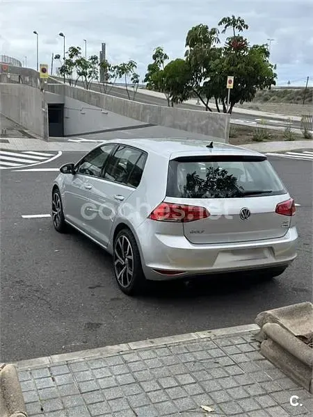 Usado VW Golf VII Business 105 CV (77 kW) 2016 Gris / plata Berlina