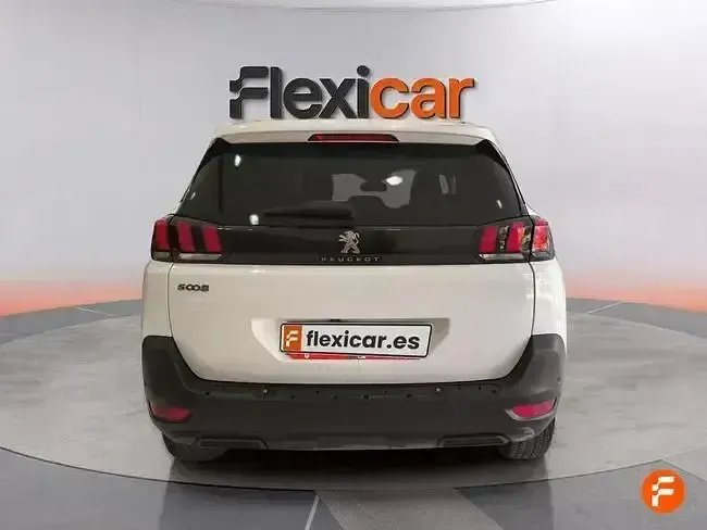 Usado Peugeot 5008 Allure 130 CV (95 kW) 2018 Blanco SUV