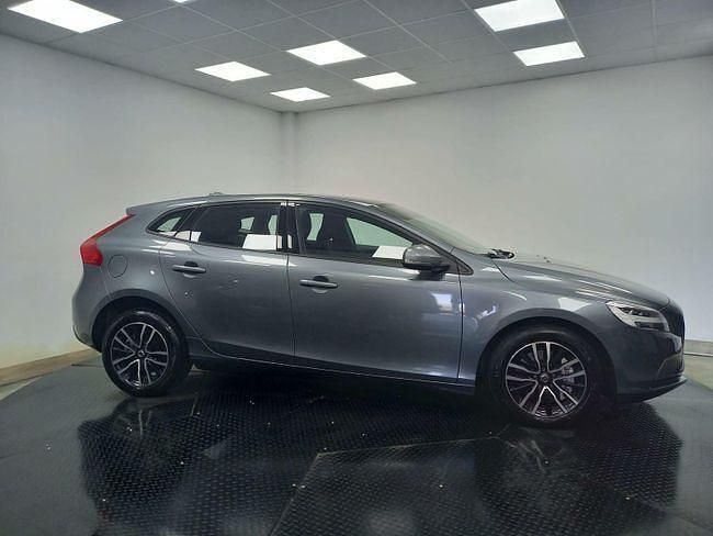 Usado Volvo V40 Momentum 121 CV (88 kW) 2018 Gris Berlina