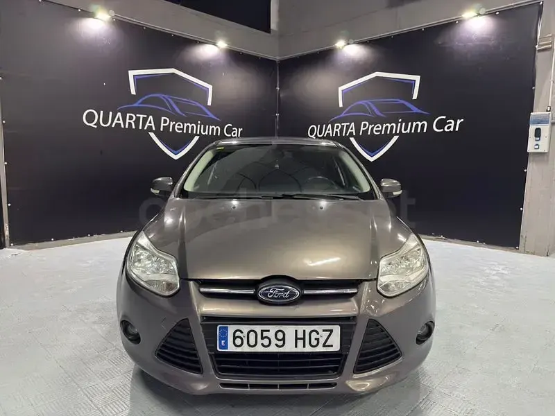 Usado Ford Focus Trend 115 CV (84 kW) 2011 Marrón Familiar
