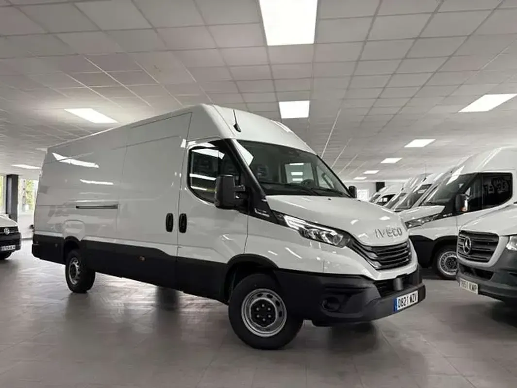 Usado Iveco Daily 160 CV (117 kW) 2025 Blanco Van