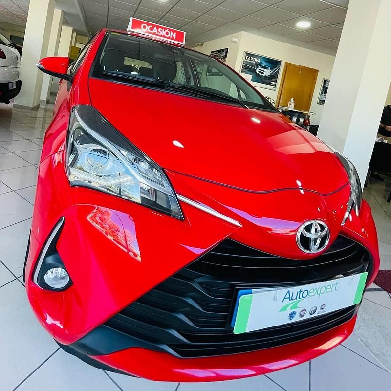 Usado Toyota Yaris Active 70 CV (51 kW) 2017 Rojo