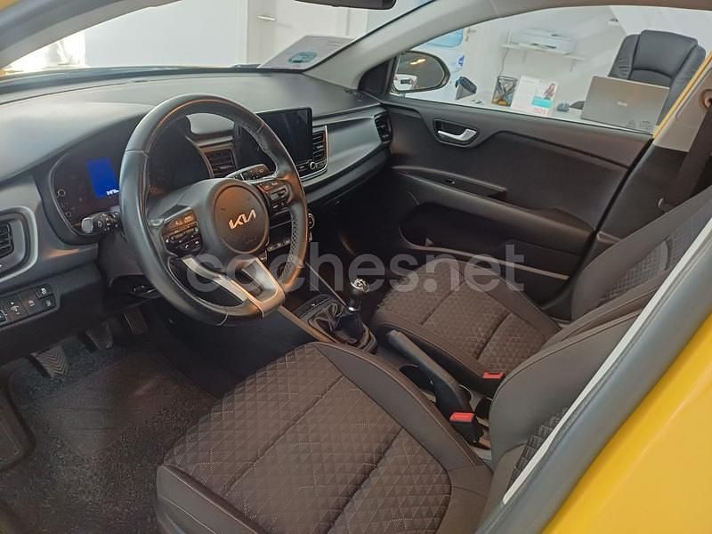 Usado Kia Rio 84 CV (61 kW) 2021 Amarillo Berlina