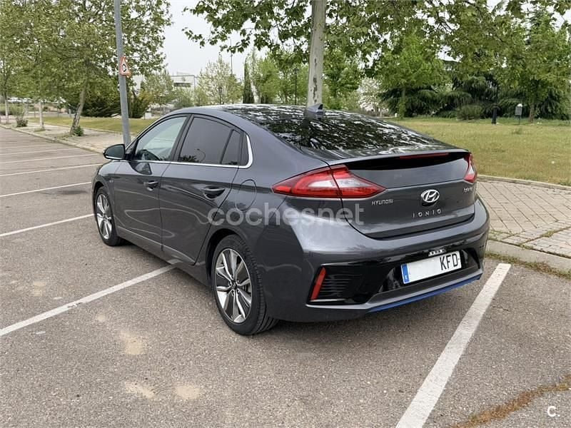 Usado Hyundai Ioniq 141 CV (103 kW) 2017 Gris / plata Utilitario