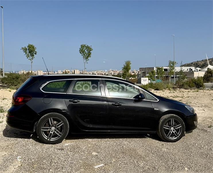 Usado Opel Astra Sport 160 CV (117 kW) 2011 Negro Familiar