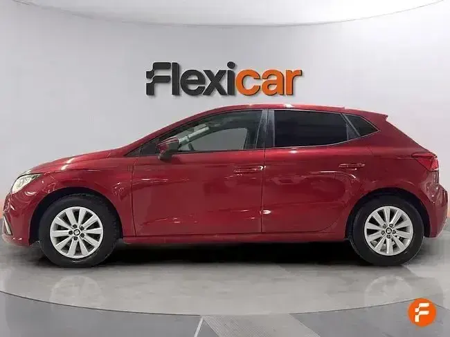 Usado Seat Ibiza Reference 75 CV (55 kW) 2018 Rojo Utilitario