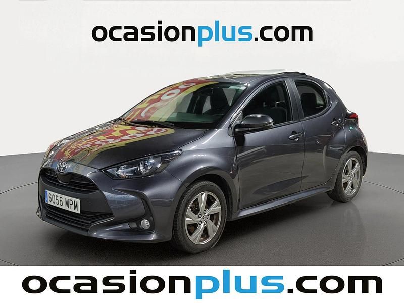 Gris Usado 2024 Toyota Yaris Hybrid Active Utilitario | 16.173 € (Buen precio) - Imagen 1/4