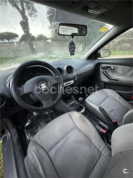 Usado Seat Ibiza Stella 64 CV (47 kW) 2003 Gris / plata Berlina