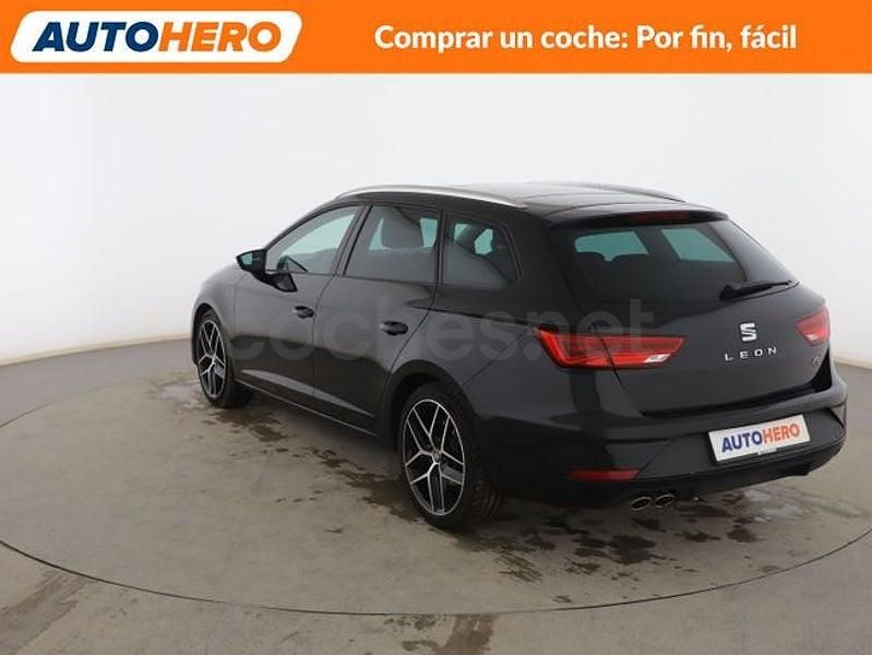 Usado Seat Leon FR 150 CV (110 kW) 2017 Negro Familiar