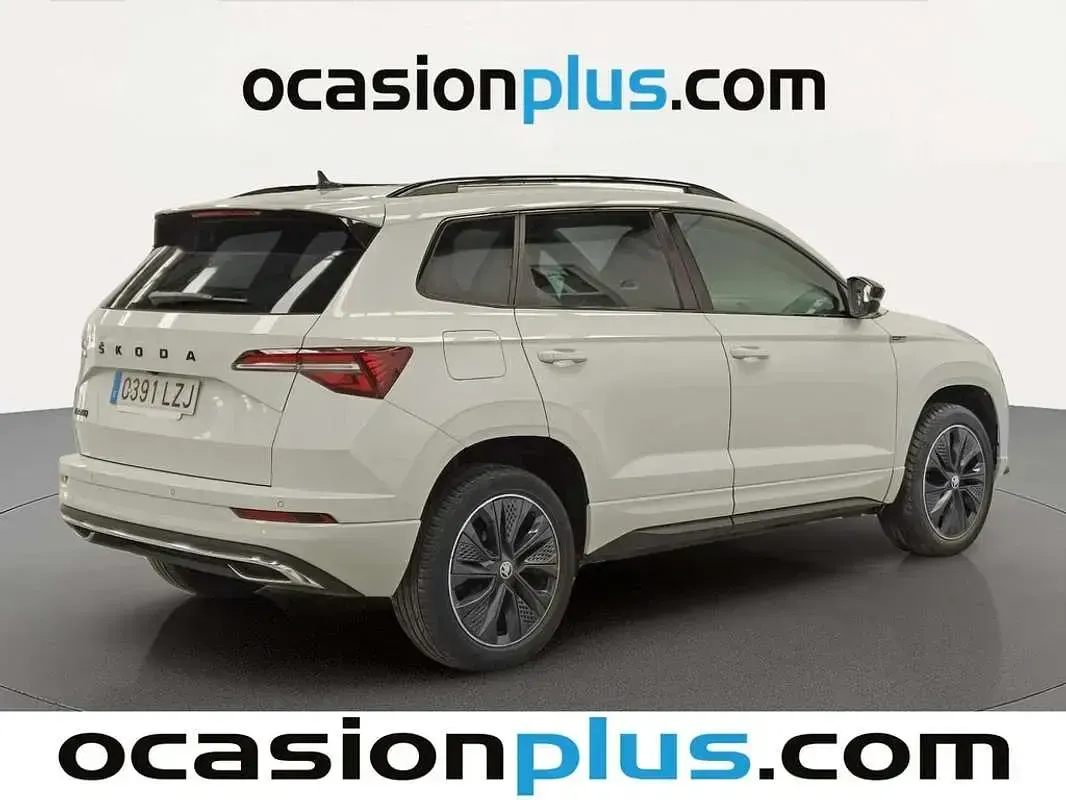 Usado Skoda Karoq SportLine 150 CV (110 kW) 2022 Blanco SUV
