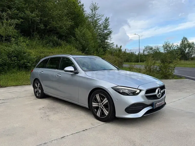 Usado Mercedes C220 200 CV (147 kW) 2022 Gris / plata Familiar