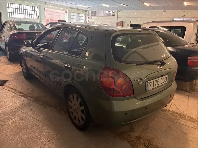 Usado Nissan Almera Acenta 110 CV (80 kW) 2003 Verde Berlina