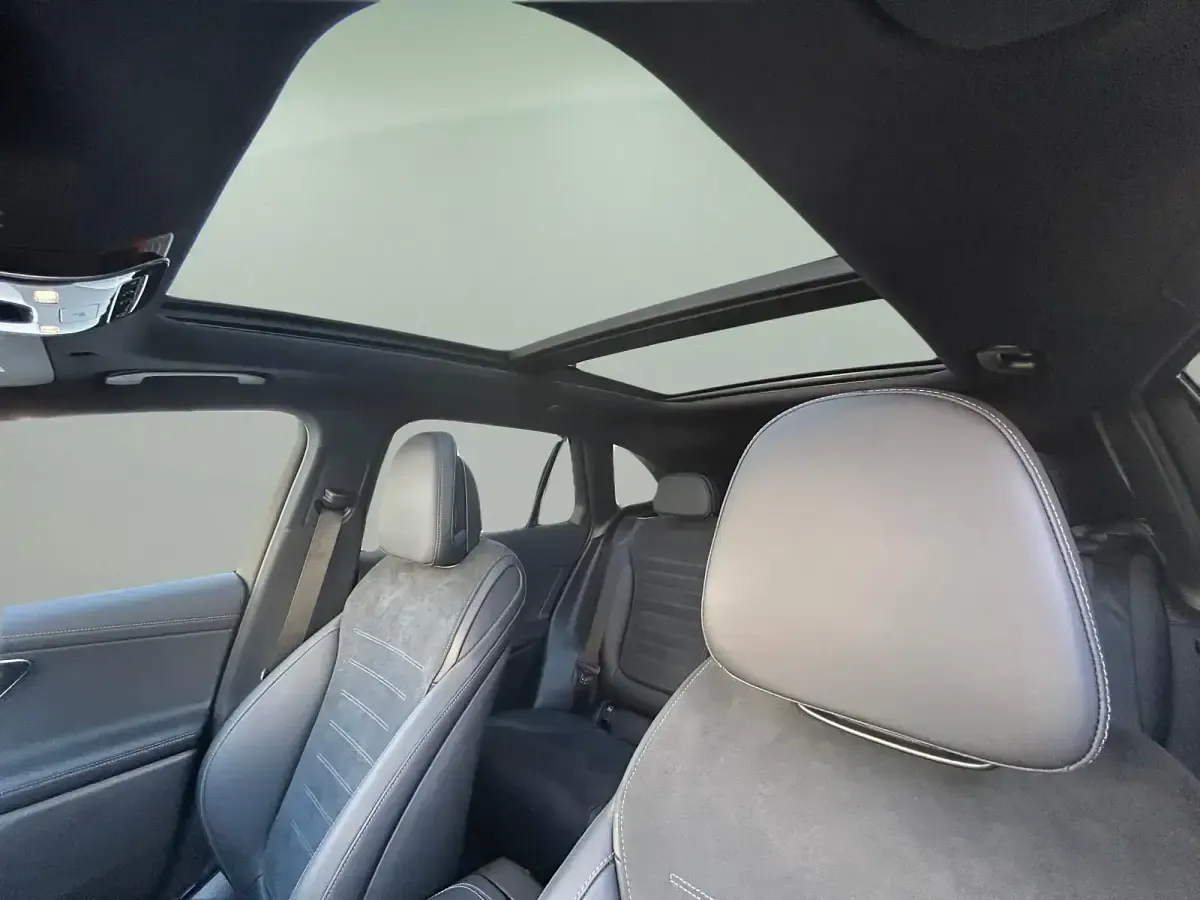 Usado Mercedes GLC220 197 HP (144 kW) 2025 Cinzento SUV