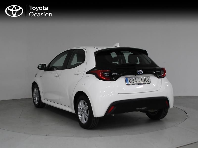 Usado Toyota Yaris Hybrid Active 116 CV (85 kW) 2021 Blanco Berlina
