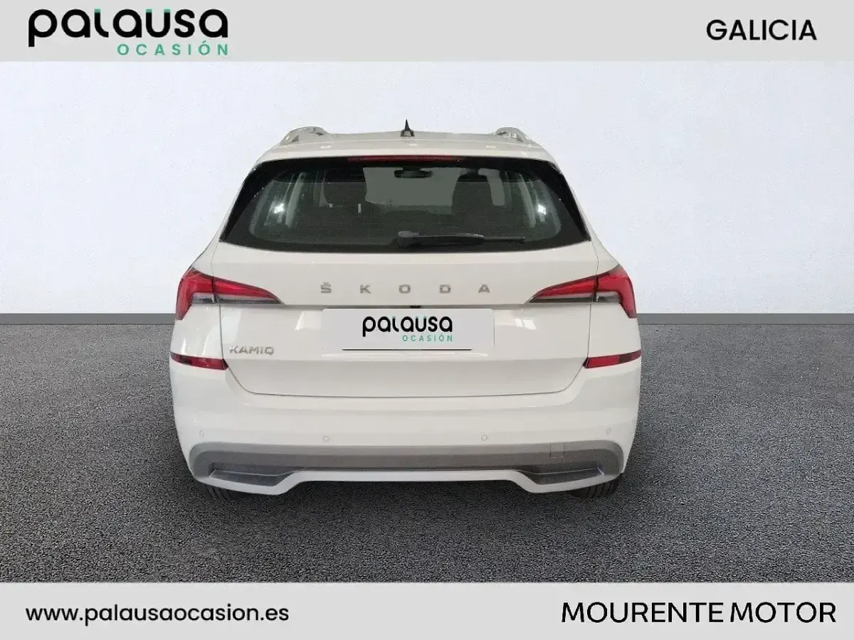 Usado Skoda Kamiq Ambition 110 CV (80 kW) 2022 Blanco SUV