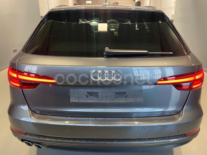 Gris / plata Usado 2018 Audi A4 S-Line Familiar | 27.100 € (Caro) - Imagen 1/4