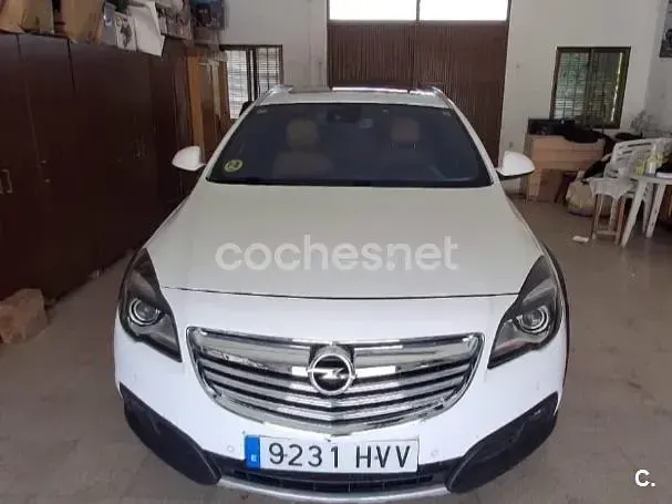 Usado Opel Insignia Country Tourer 195 CV (143 kW) 2014 Blanco Familiar