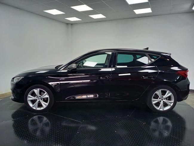 Usado Seat Leon FR 150 CV (110 kW) 2021 Negro Berlina