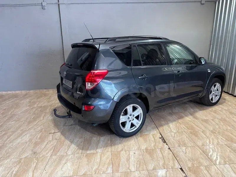 Usado Toyota RAV4 Premium 177 CV (130 kW) 2006 Negro SUV