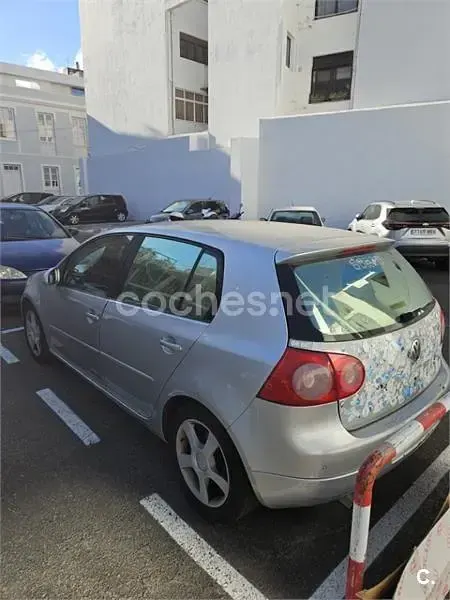Usado VW Golf IV Trendline 102 CV (75 kW) 2005 Gris / plata Berlina