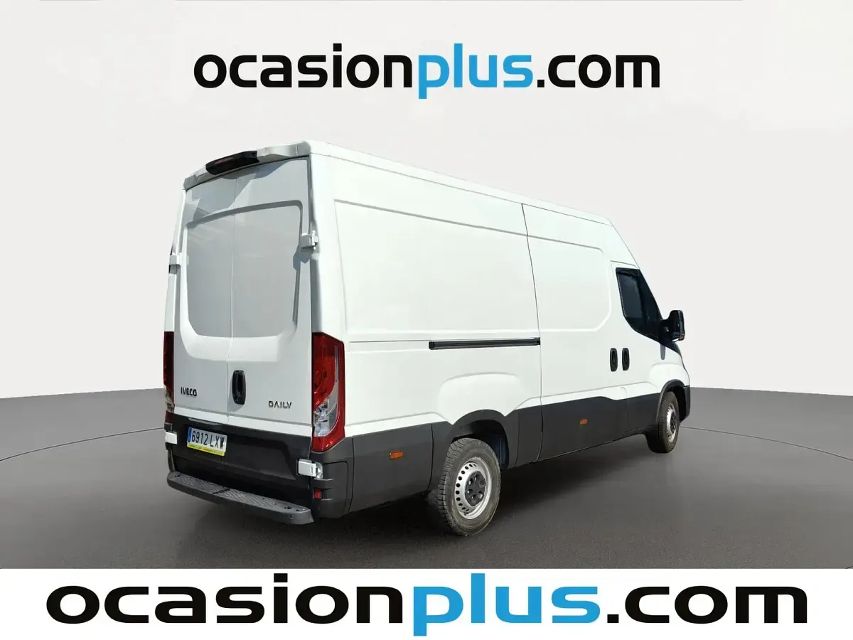 Usado Iveco Daily 156 CV (114 kW) 2022 Blanco Familiar
