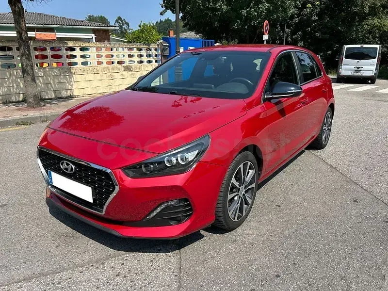 Usado Hyundai i30 116 CV (85 kW) 2019 Granate Berlina