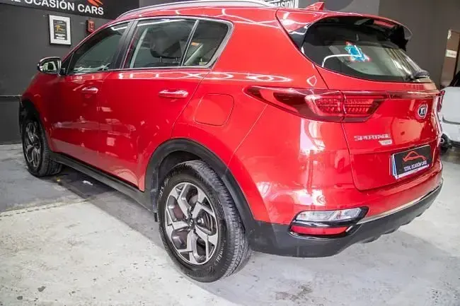 Usado Kia Sportage 136 CV (100 kW) 2021 Rojo SUV
