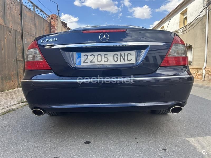 Usado Mercedes E280 Avantgarde 231 CV (169 kW) 2009 Azul Berlina
