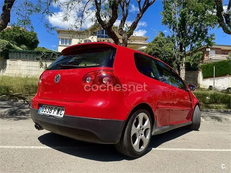Usado VW Golf V GTI 200 CV (147 kW) 2007 Rojo Berlina