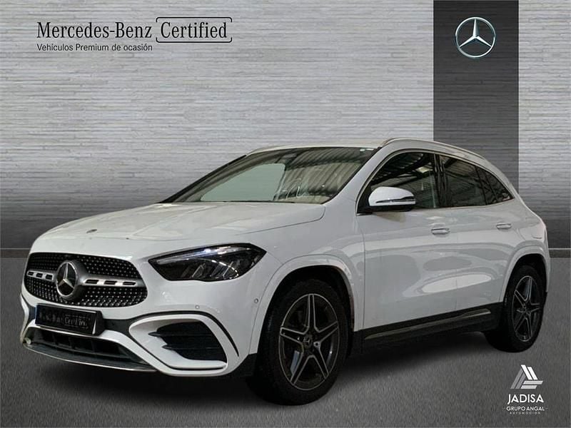 Usado Mercedes GLA200 AMG line 163 CV (119 kW) 2025 Blanco polar SUV