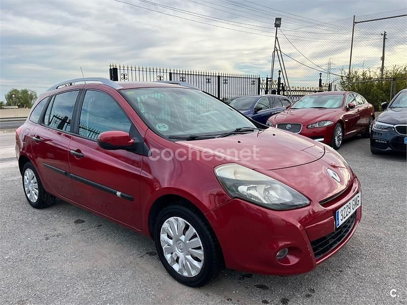 Granate Usado 2009 Renault Clio GrandTour Expression Familiar | 2990 € (Precio justo) - Imagen 1/4