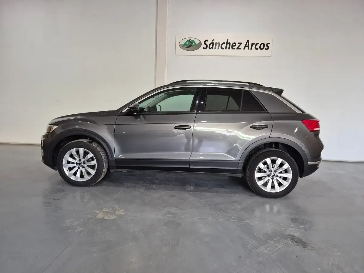 Käytetty VW T-Roc Advance 150 HP (110 kW) 2021 Harmaa Katumaasturi