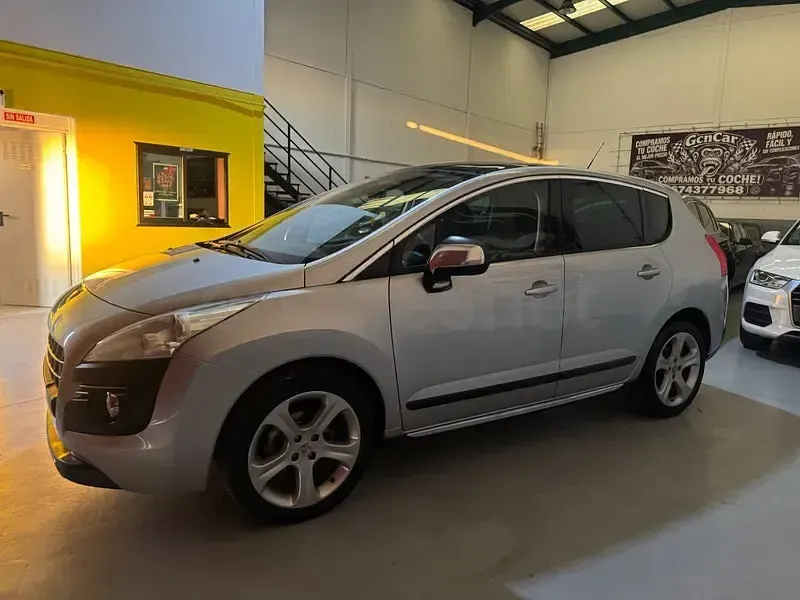 Usado Peugeot 3008 Sport 120 CV (88 kW) 2010 Gris / plata Familiar