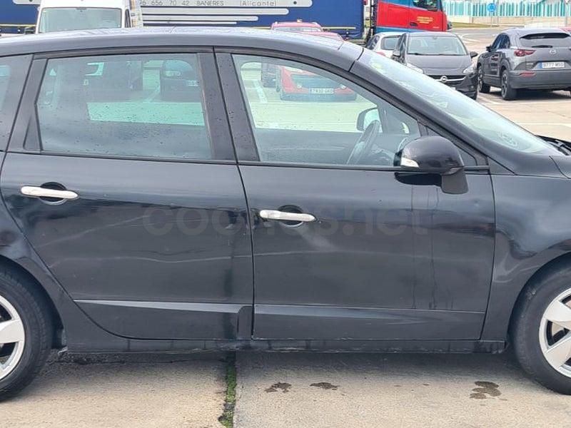 Usado Renault Scénic III Dynamique 130 CV (95 kW) 2010 Negro Monovolumen