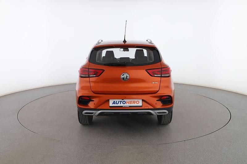 Usado MG ZS Luxury 106 CV (77 kW) 2023 Naranja Berlina