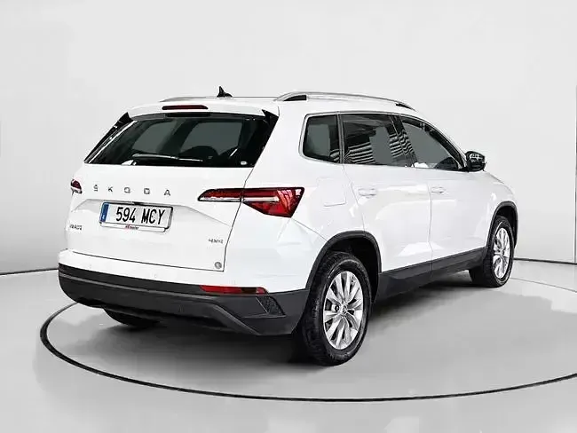 Usado Skoda Karoq Ambition 150 CV (110 kW) 2022 Blanco SUV