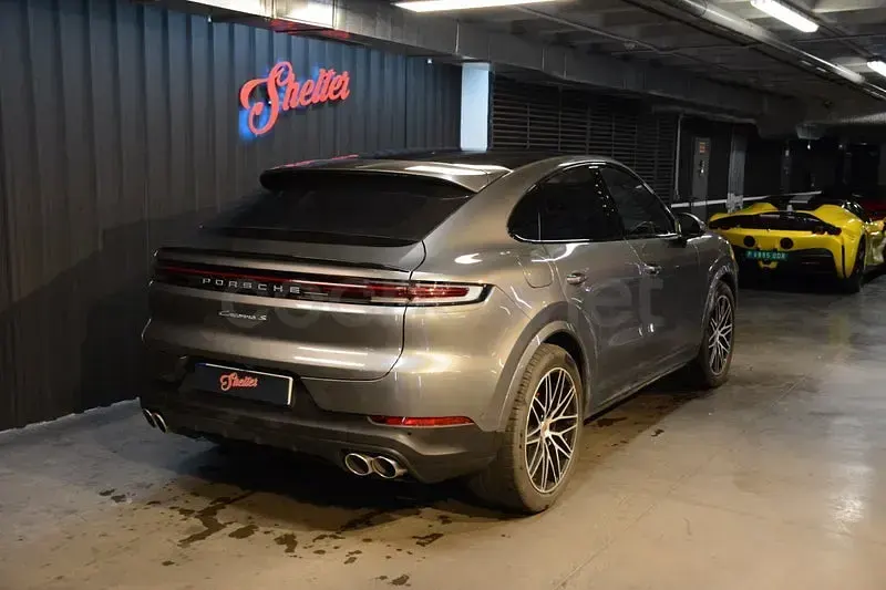 Usado Porsche Cayenne 519 CV (381 kW) 2024 Gris / plata SUV